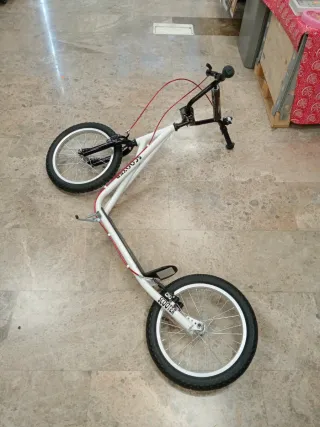 Scooter con ruedas grandes