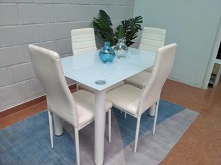 Mesa Comedor/Cocina con 4 Sillas Blancas