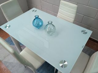 Mesa Comedor/Cocina con 4 Sillas Blancas