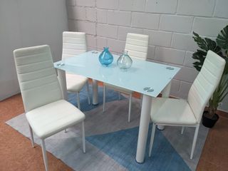 Mesa Comedor/Cocina con 4 Sillas Blancas