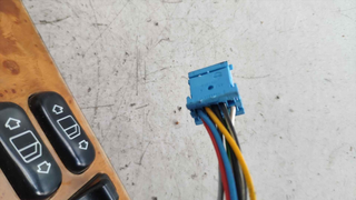 MANDO ELEVALUNAS DELANTERO IZQUIERDO MERCEDES-BEN