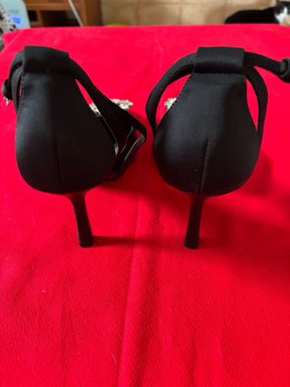 Zapatos de fiesta Stradivarius con pedrería