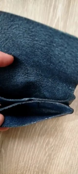 Cartera de piel artesanal azul