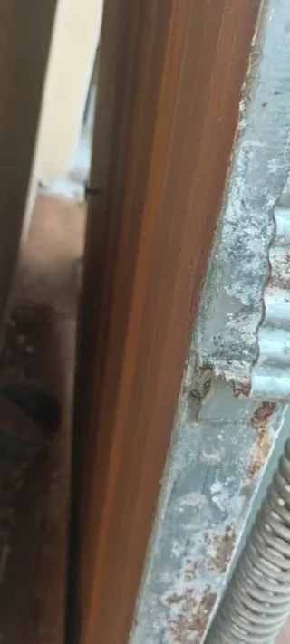 Puerta de garaje basculante. Regalo puerta de paso