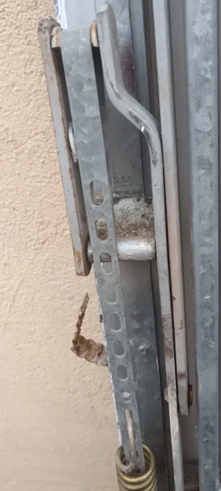 Puerta de garaje basculante. Regalo puerta de paso