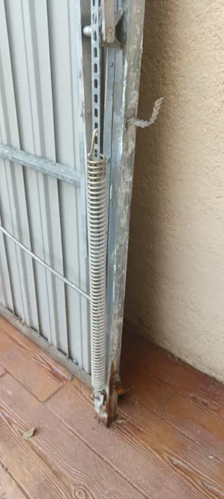 Puerta de garaje basculante. Regalo puerta de paso