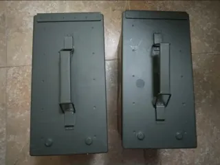 2 Cajas munición ejército (vacia) estancas