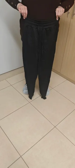 Pantalones de chándal negros , tres piezas.