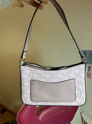 Bolso morado y blanco con logo