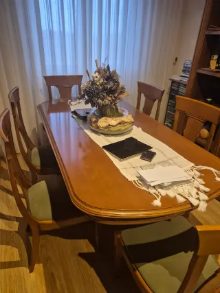 Mesa de comedor y 6 sillas