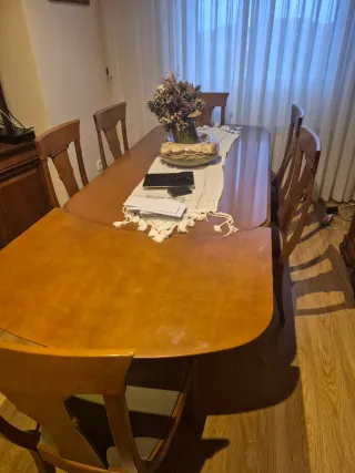 Mesa de comedor y 6 sillas