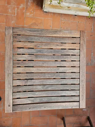 Mesa plegable de madera para exterior