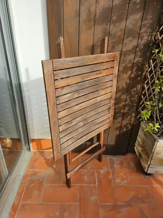 Mesa plegable de madera para exterior