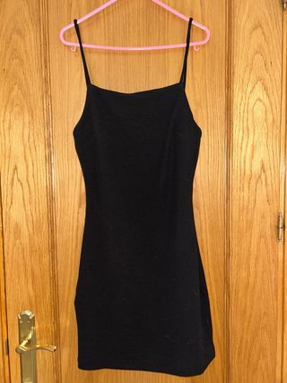 Vestido negro corto tirantes