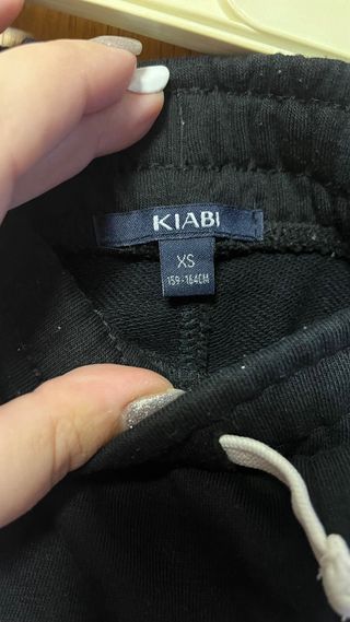 Pantaloncini uomo neri vendibili insieme a 4 euro