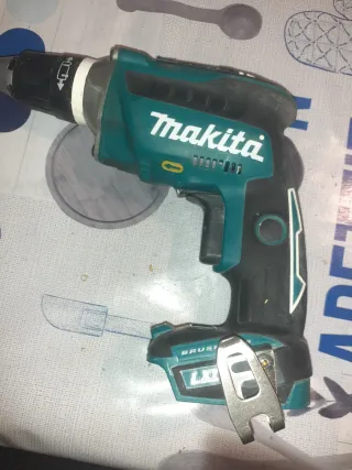 Atornillador Pladur Makita 18V Modelo DSF 452