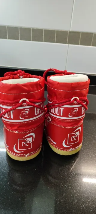 Botas de nieve rojas infantiles