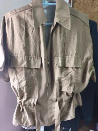 Camisa de mujer marrón con cremallera