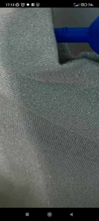 Camiseta plateada brillante