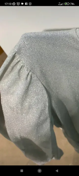 Camiseta plateada brillante