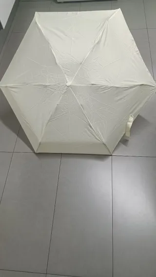 Paraguas beig plegable