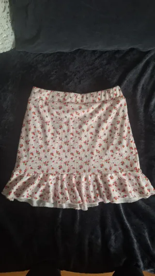 Falda Shein floral blanco y rosa