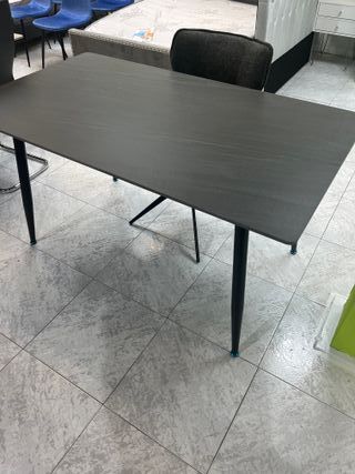 Mesa de comedor moderna