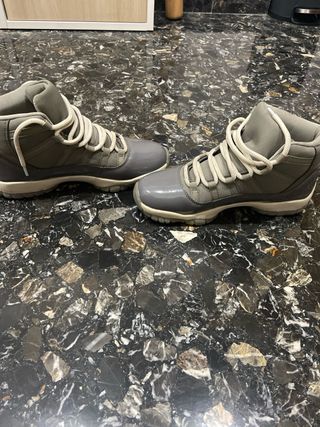 Jordan 11 Grises