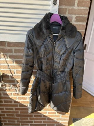 Abrigo Guess Marciano Negro con Pelo