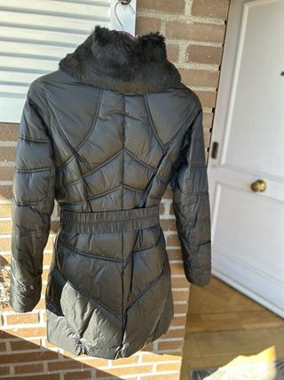 Abrigo Guess Marciano Negro con Pelo