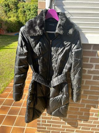 Abrigo Guess Marciano Negro con Pelo