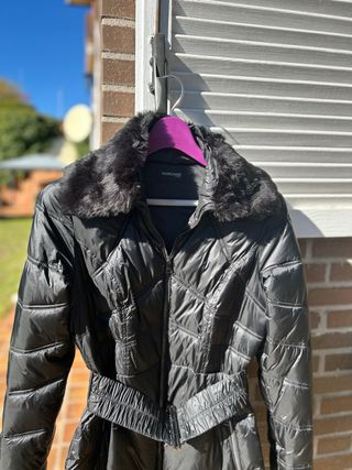 Abrigo Guess Marciano Negro con Pelo