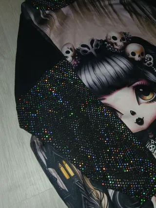 Sudadera con brillos y estampado