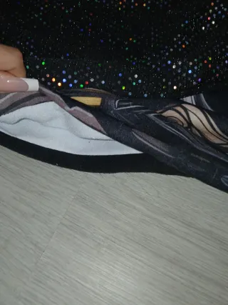 Sudadera con brillos y estampado