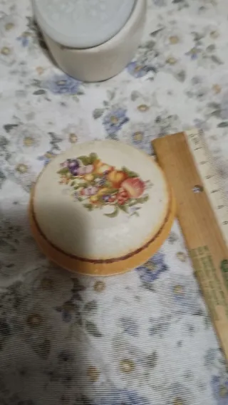 Tre scatole decorative in gesso