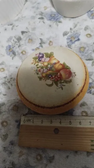 Tre scatole decorative in gesso