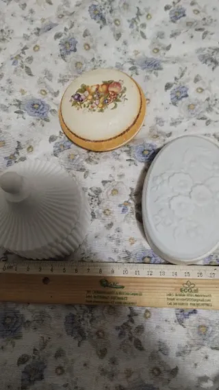 Tre scatole decorative in gesso