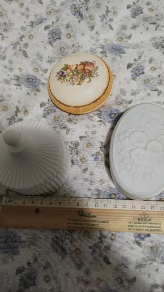 Tre scatole decorative in gesso