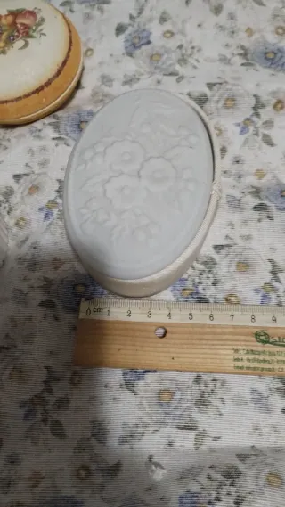 Tre scatole decorative in gesso