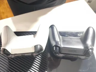 Xbox One con 2 mandos, volante y dos juegos