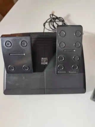 Xbox One con 2 mandos, volante y dos juegos