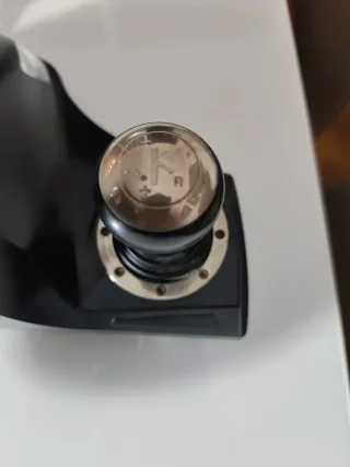 Xbox One con 2 mandos, volante y dos juegos