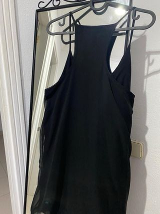 Vestido negro con bordados y lentejuelas