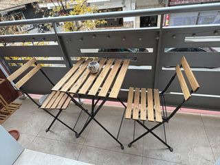 Tavolo e 2 sedie pieghevoli in legno