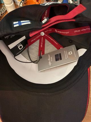 Gorra Alfa Romeo Racing 77 Negra Roja