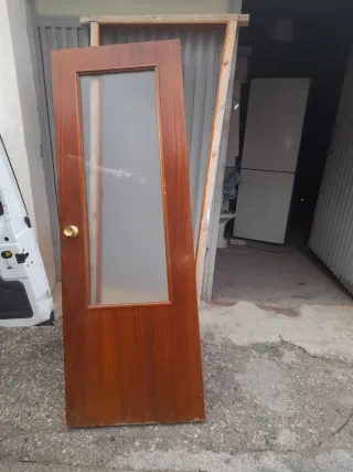 Puerta madera con marco 72cm