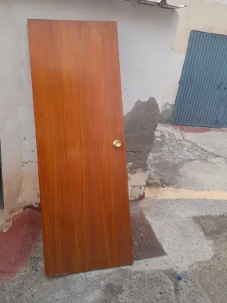 Puerta madera con marco 72cm