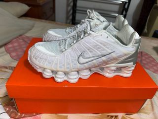 Zapatillas Nike Shox Blancas y Plateadas