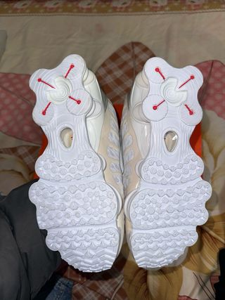 Zapatillas Nike Shox Blancas y Plateadas