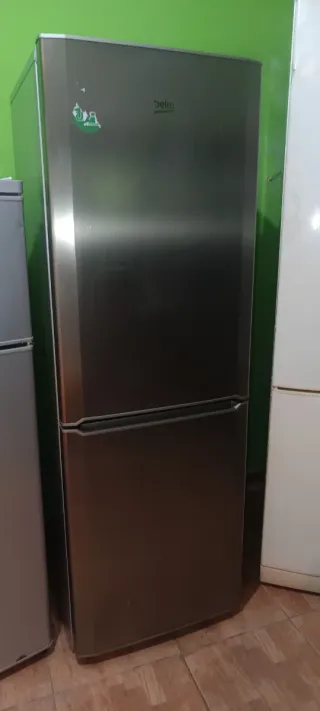 Frigorífico Beko plateado